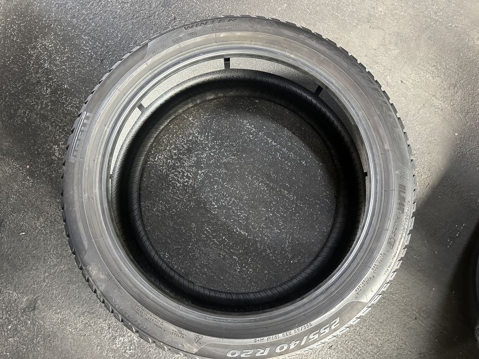 255 40 R20 Pirelli