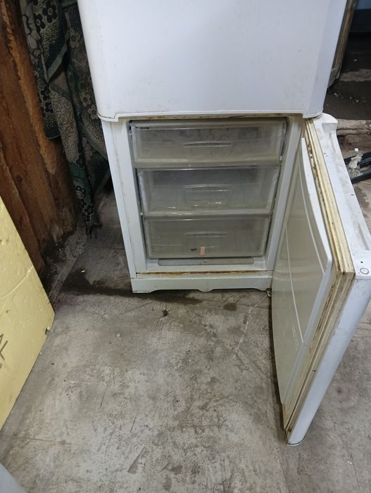 Продам холодильник