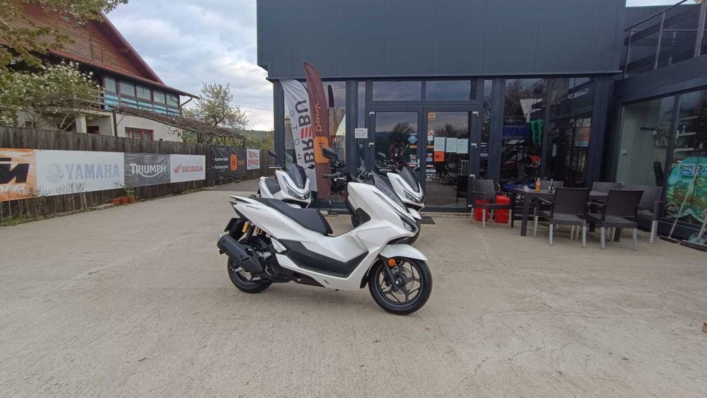 Honda PCX 125  nou-se conduce cu B - livrare stoc EST BIKE