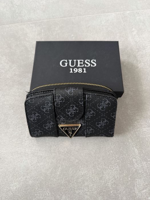 Дамски портмонета GUESS