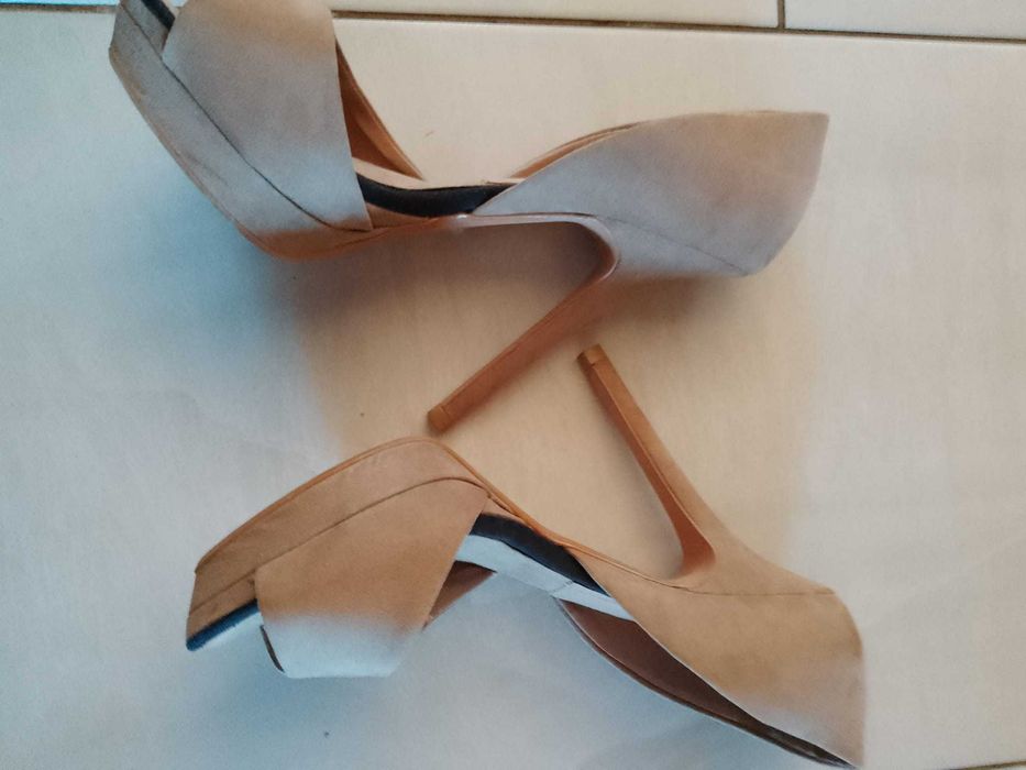 Pantofi cu toc ZARA, marimea 38!
