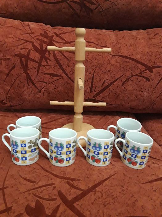 Продавам НОВ комплект ЧАШИ ЗА КАФЕ, 6 броя + поставка