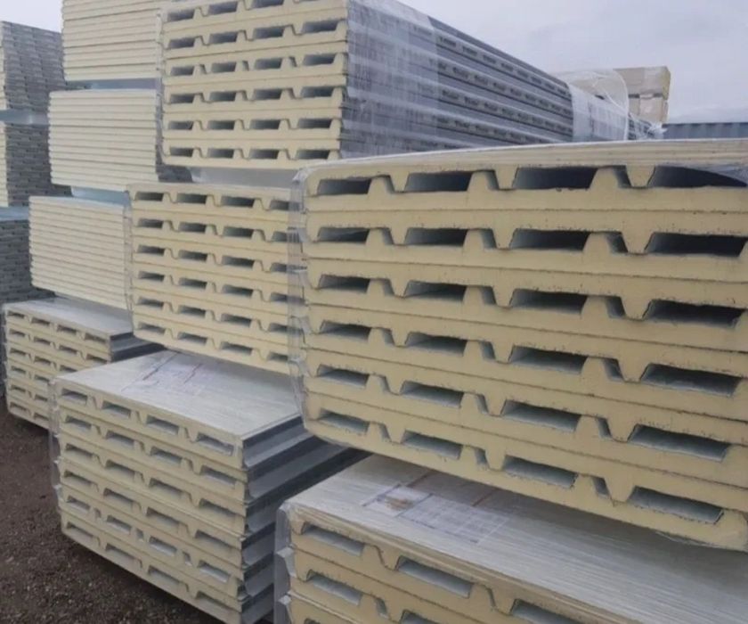 Panouri Sandwich acoperiș și perete grosime tabla 0,4cu 0,5