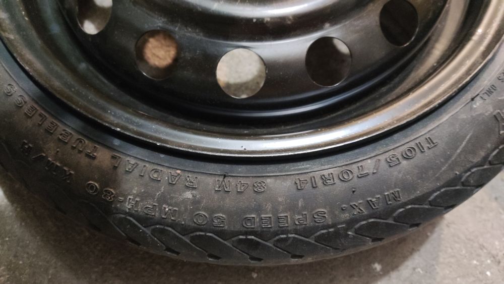 Лятни гуми и джанти 195/65/15 , халогени, теглич и патерица