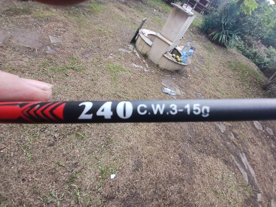 Продавам спининг Shimano акция 3 15 2.40 м