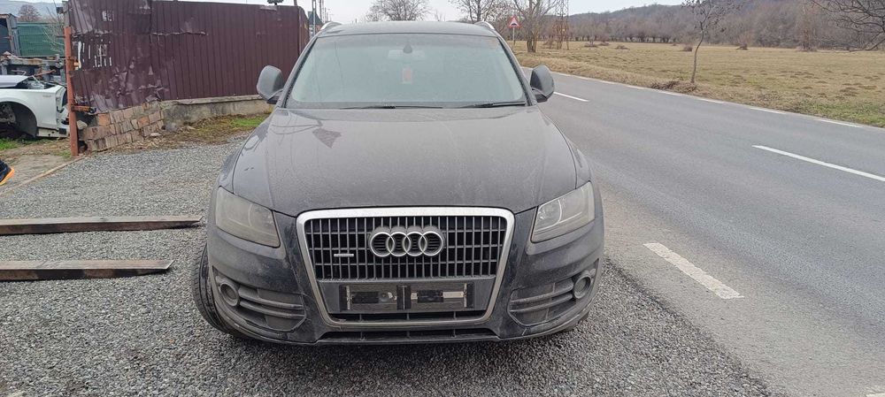 Dezmembrez Audi Q5 Quattro 2.0Tdi 2010