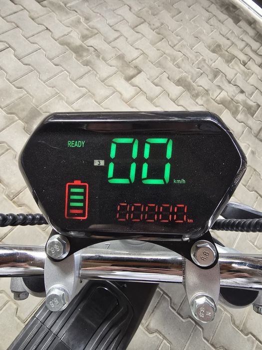 Moped Scuter electric 45km-h, 120 km Autonomie