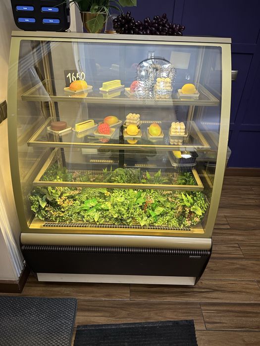 Витринный холодильник Carboma lux