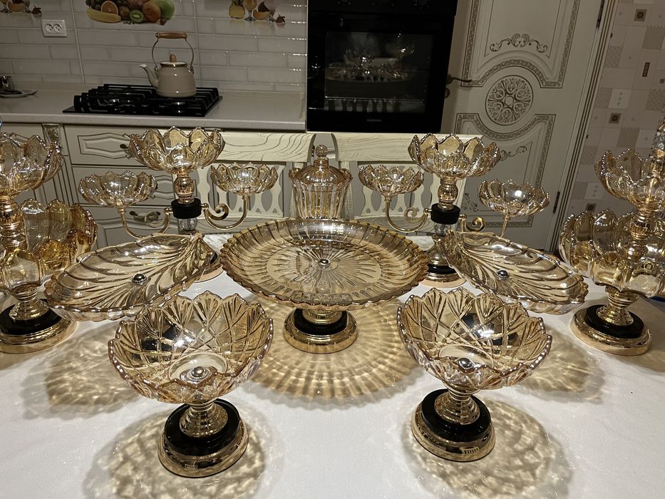 Набор посуды. В наборе 10 единиц.