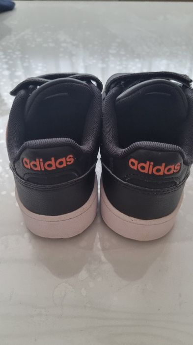 Продаю кроссовки Adidas