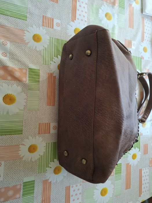 Кожена чанта       .