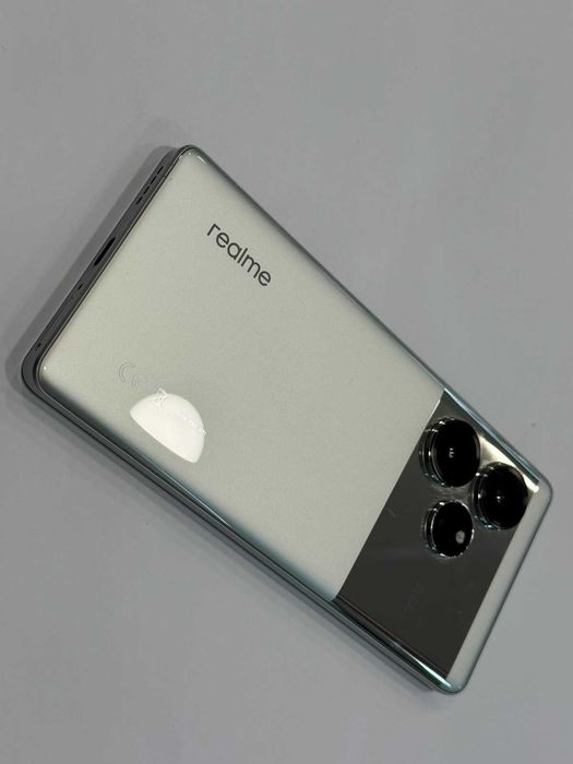 Realme GT 6 – 512GB памет / 16GB RAM