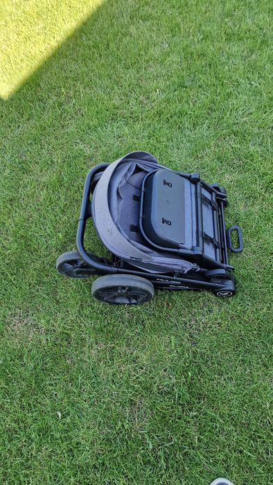 Vând cărucior Muuvo Quick 3in 1