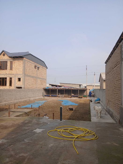 Hovli sotiladi. Uy sotiladi.