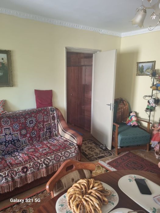 Vând apartament cu trei camere