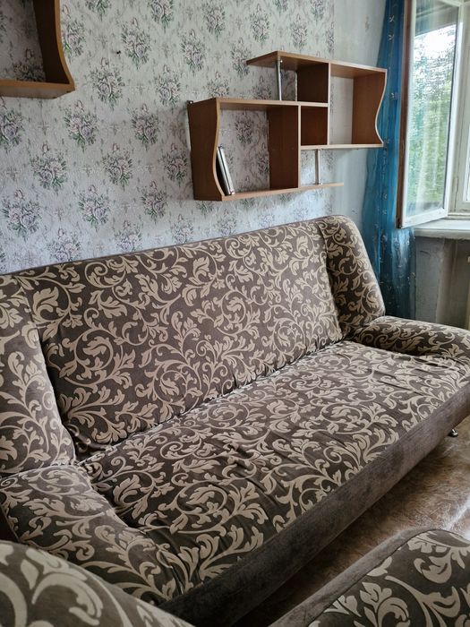 Диван и два кресла в хорошем состоянии