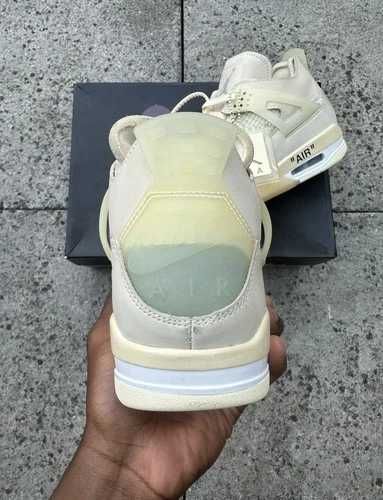 Sneakers Jordan4 OffWhite Sail cu eticheta (nu Nike, Gucci, Adidas, Balenciaga)