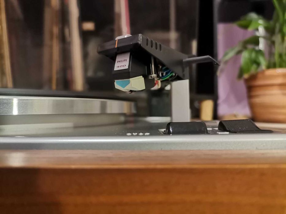 Продавам грамофон PHILIPS GA427