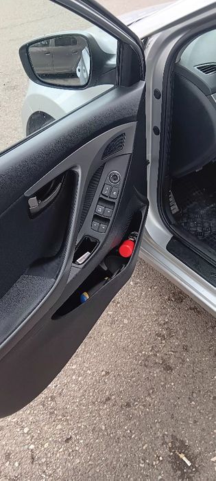 Hyundai Elantra  cumpărată din Ro.