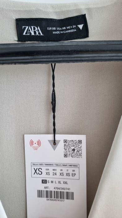 НОВА сатенена рокля зара