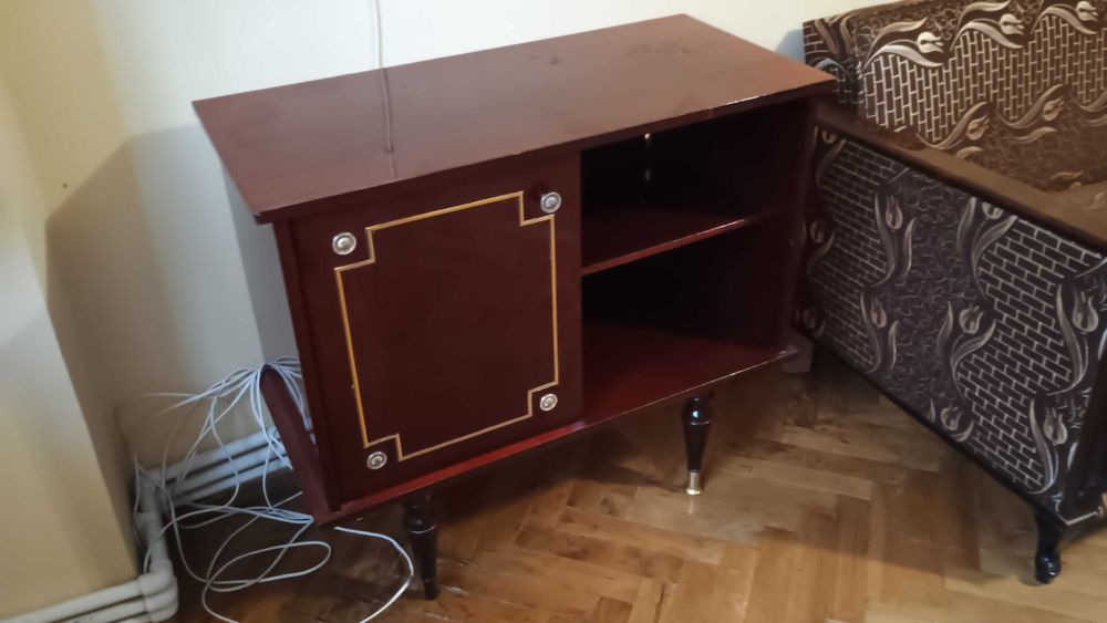 Masa pentru TV vintage