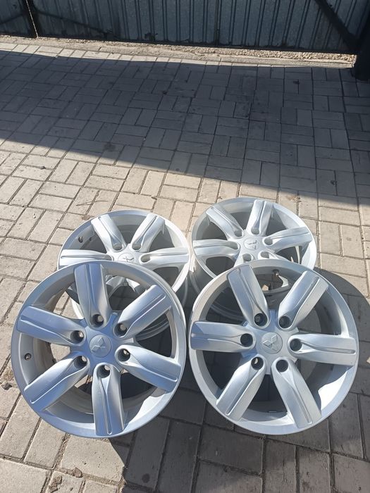 оригинальные литые диски  Mitsubishi pajero4