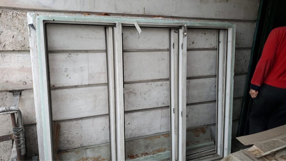 Пластиковые окна (полный пакет) с маскитными сетками и со стеклами