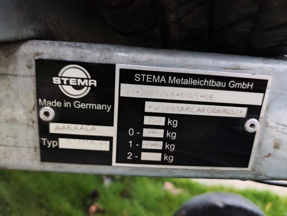 Vând remorcuta auto Stema