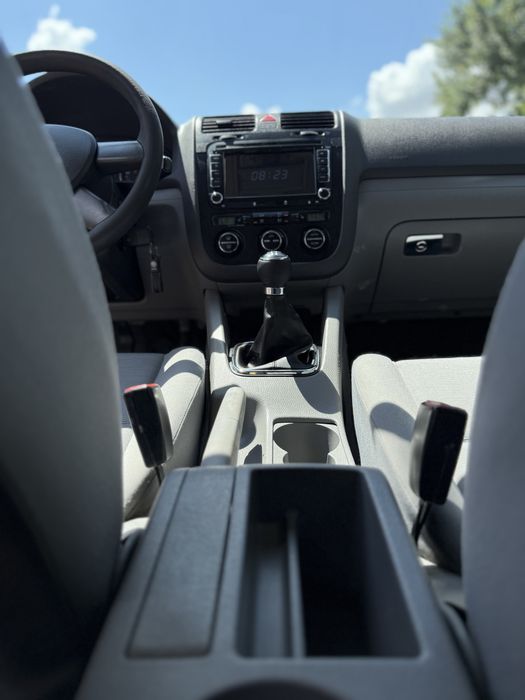 Golf V de vanzare fac si schimburi +/-