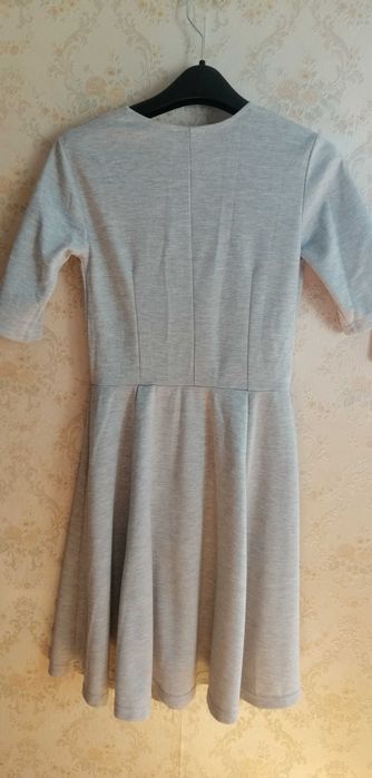 Светлосива рокля