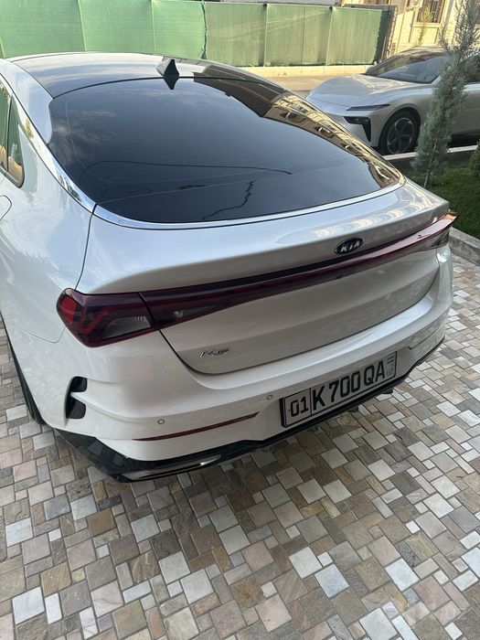 Kia K5 oq rangli 2021