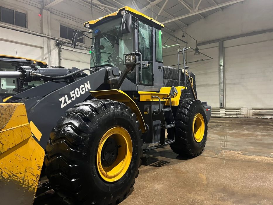 Чистка снега погрузчик самосвал вывоз снега