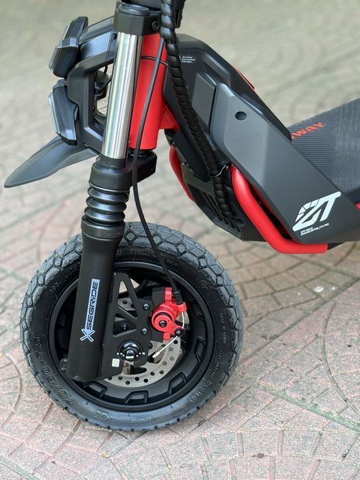 Нова!Електрическа тротинетка Segway ZT3 Pro