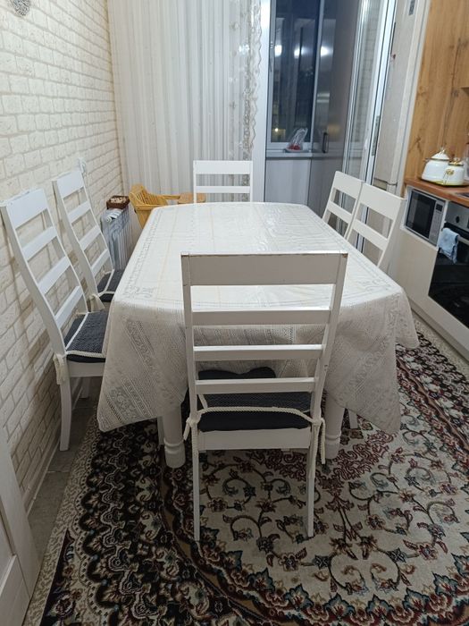 Кухонный стол со стульями