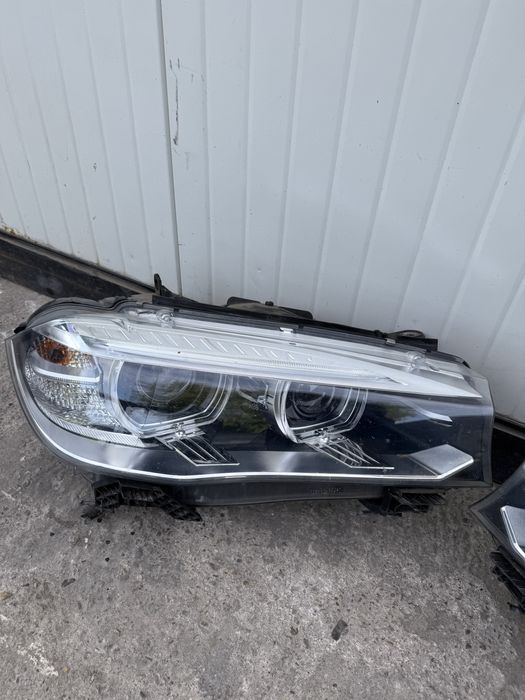Фарове bmw f15 f16 бмв ф15 ф16 фарове ляв и десен фар ксенон