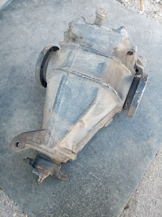 Продам на мерседес 124