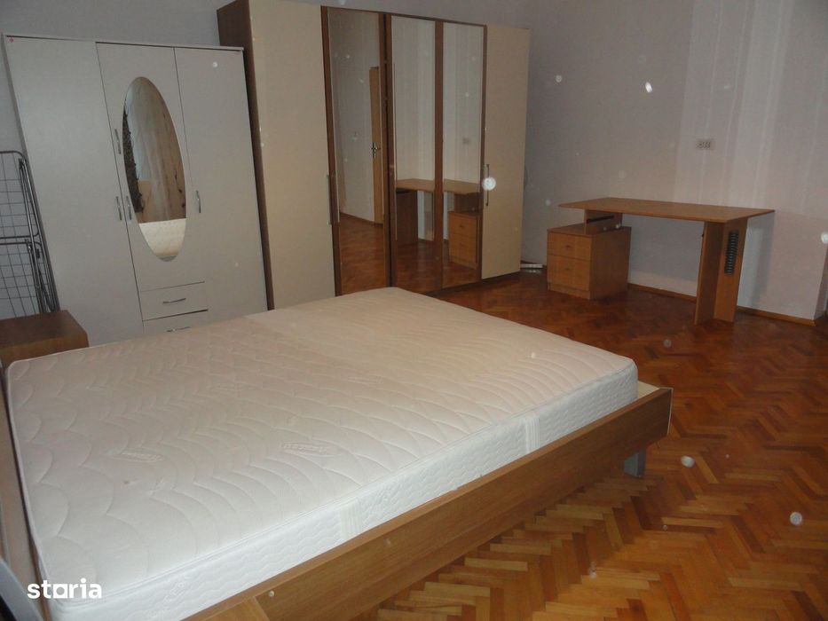 Apartament 2 camere, etaj 2, Bdul Revolutiei, 103 mp, renovat, mobilat