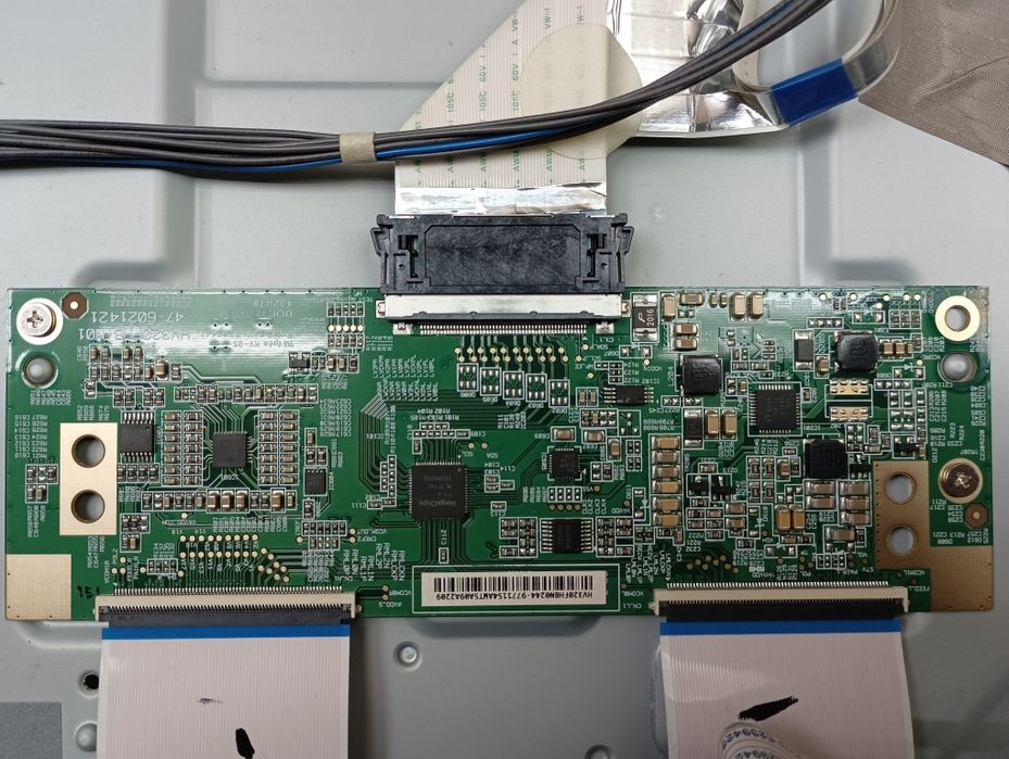 Продавам на части телевизор със счупен дисплей LG 32LM6300PLА