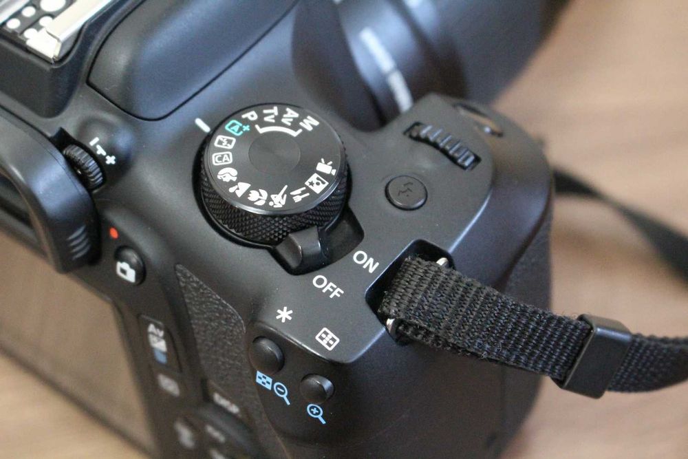 Фотоаппарат Canon EOS 1300D