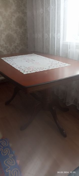 Стол для гостиной