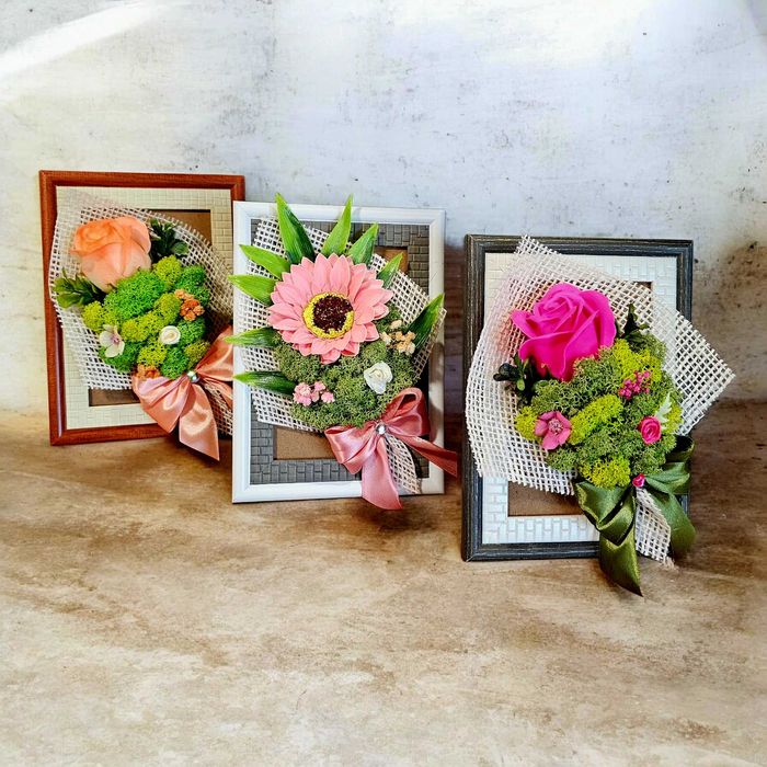 Осмомартенски предложения, подаръци, декорации