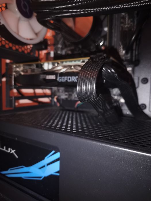 Vând NVIDIA GTX 1660 super zotac 6gb