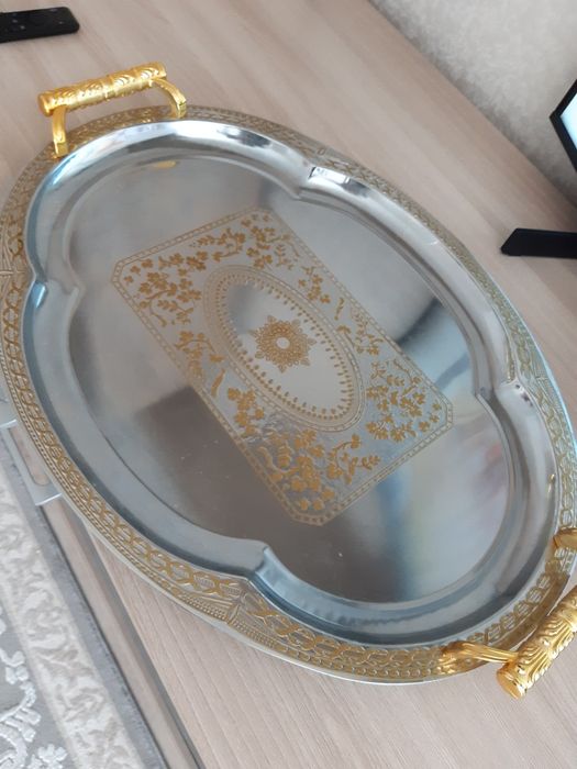 Продам поднос металический