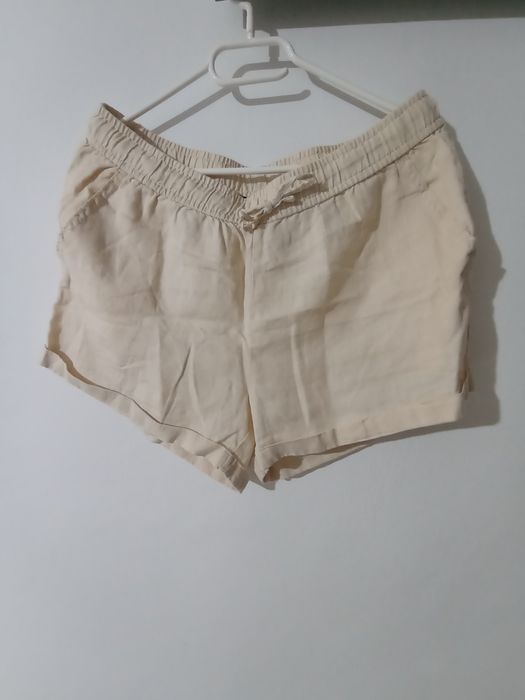Pantaloni scurți din in bej