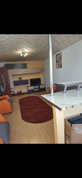Închiriez apartament 3 camere  pe termen lung în Năvodari - Mai multe