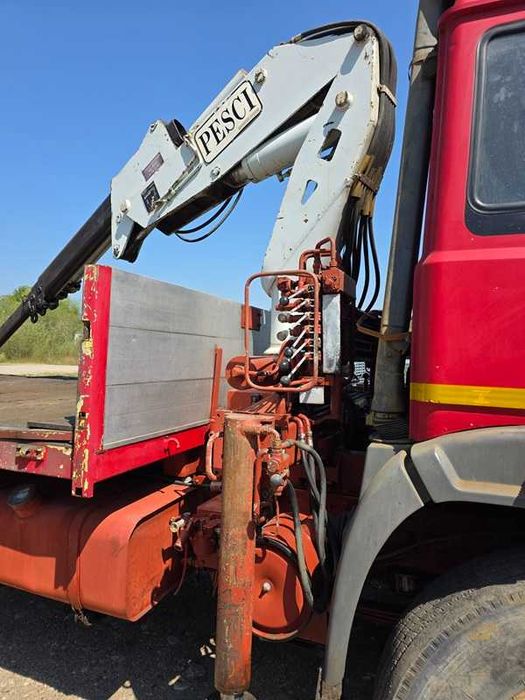 Camion cu macara