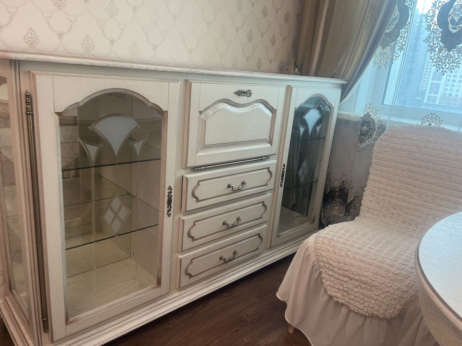 Сервант в гостинную и др мебель