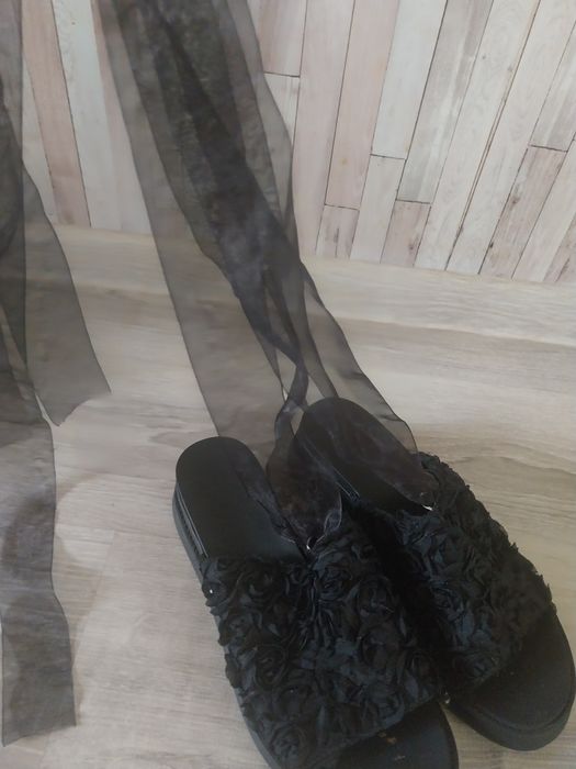 Дамски обувки тип чехли /с връзки по крака/