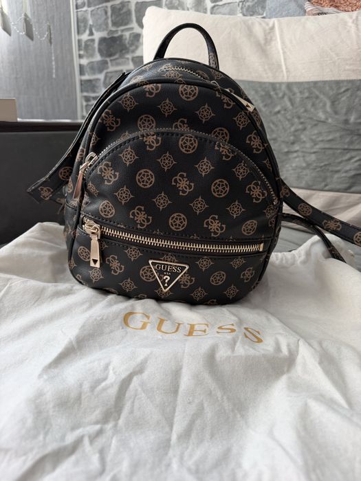 Дамска раница GUESS