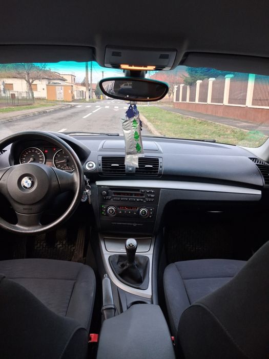 De vinzare BMW seria 1 an 2010  benzină motor 1995 ,(122 cai  putere))